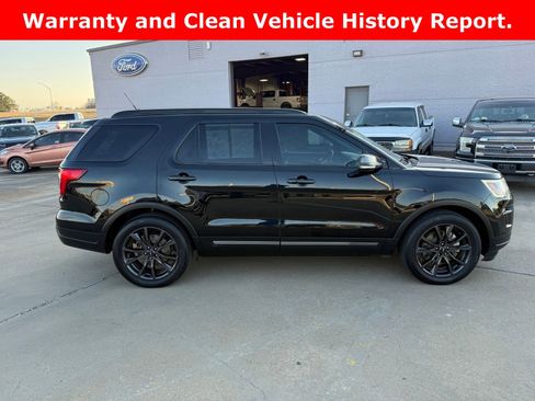 Used 2018 Ford Explorer XLT w/ Equipment Group 202A image 4