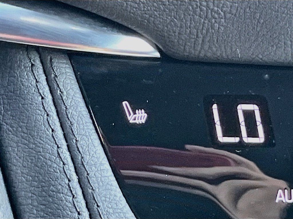Used 2025 Cadillac XT6 Luxury FWD image 21