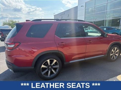 Used 2024 Honda Pilot Elite image 3