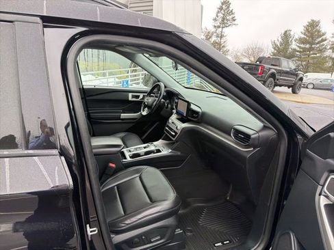 Used 2020 Ford Explorer XLT w/ Equipment Group 202A image 8