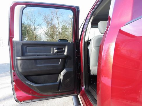 Used 2018 RAM 2500 Tradesman w/ Chrome Appearance Group image 18