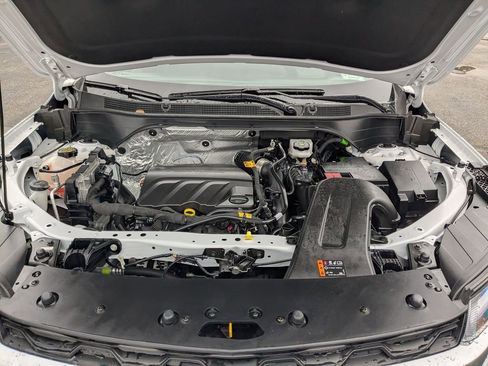 Used 2025 Chevrolet Trax LT w/ LT Convenience Package image 24