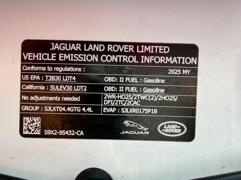 Used 2025 Land Rover Range Rover SE AWD/4WD image 32