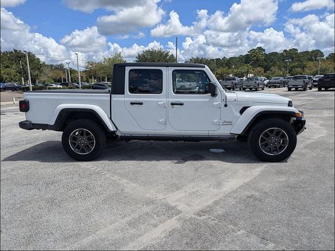 Used 2022 Jeep Gladiator Overland w/ Popular Equipment Package AWD/4WD image 3