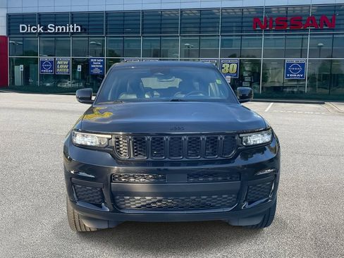 Used 2023 Jeep Grand Cherokee L Laredo image 2