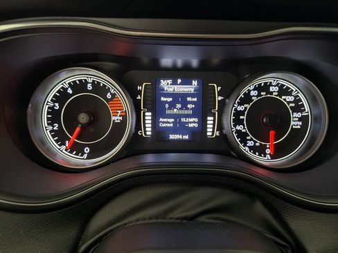 Used 2019 Jeep Cherokee Latitude w/ Popular Appearance Group image 9