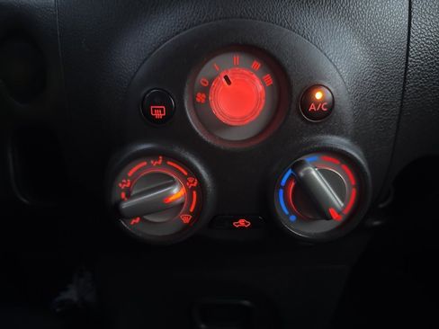 Used 2011 Nissan Cube 1.8 S w/ Interior Illumination Pkg image 34