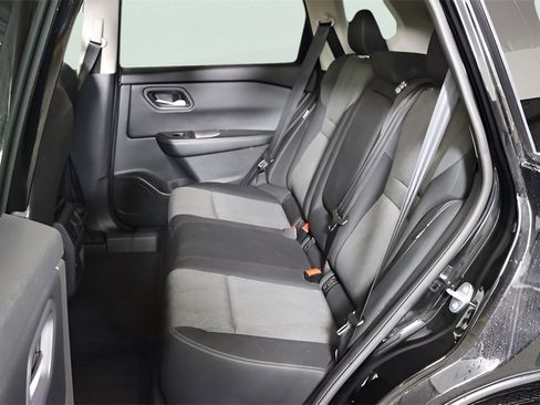 Used 2024 Nissan Rogue SV image 10