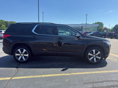 Used 2020 Chevrolet Traverse LT w/ LT Premium Package AWD/4WD image 4