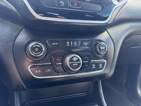 Used 2019 Jeep Cherokee Limited AWD/4WD image 23