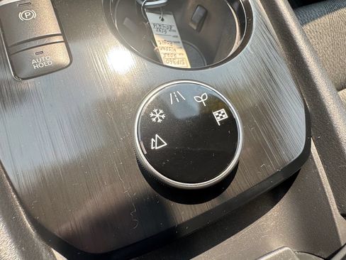 Used 2025 Nissan Rogue SV AWD/4WD image 29
