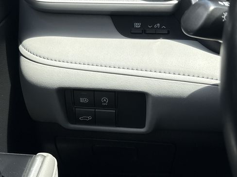 Used 2023 Toyota Highlander XLE AWD/4WD image 21