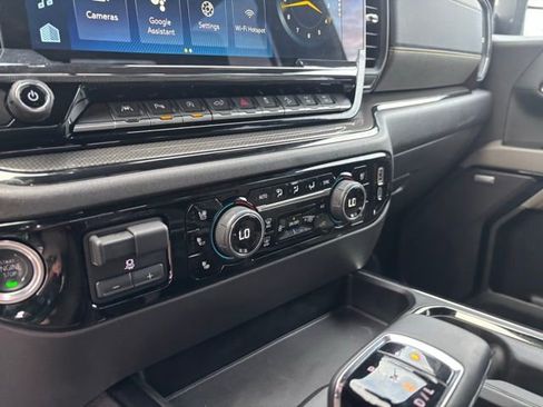 Used 2024 Chevrolet Silverado 1500 ZR2 image 24