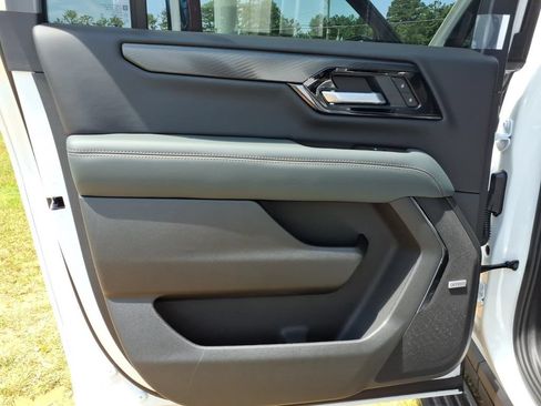 New 2026 GMC Yukon XL AT4 w/ AT4 Premium Plus Package AWD/4WD image 17