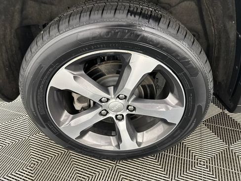 Certified 2023 Jeep Grand Cherokee 4WD 4xe w/ Luxury Tech Group II image 35