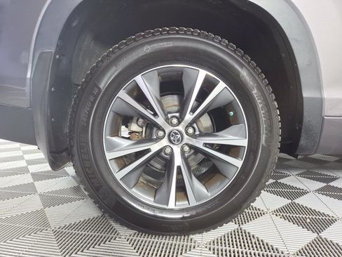 Used 2016 Toyota Highlander XLE AWD/4WD image 10