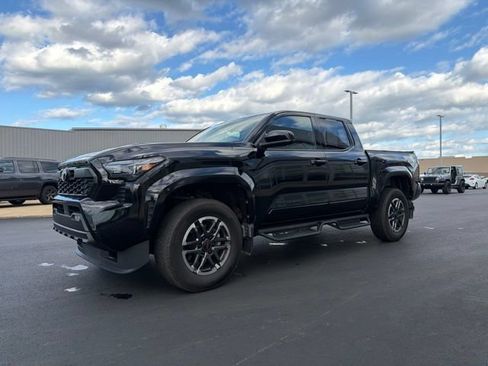 Certified 2025 Toyota Tacoma TRD Sport AWD/4WD image 3