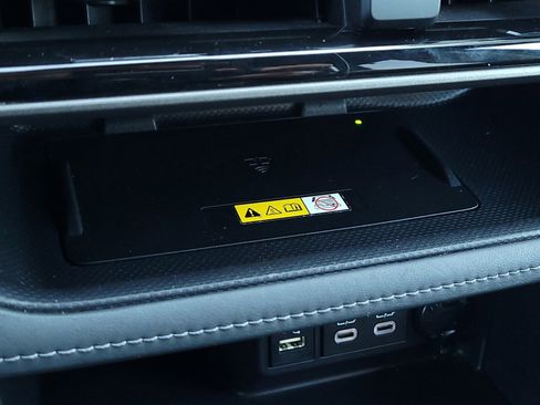 Certified 2023 Toyota Highlander XLE image 22