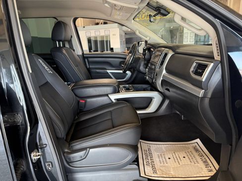 Used 2019 Nissan Titan PRO-4X AWD/4WD image 11