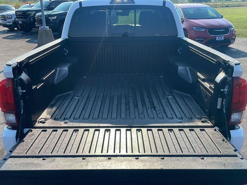 Used 2023 Toyota Tacoma SR5 w/ Technology Package AWD/4WD image 6