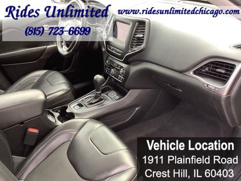 Used 2019 Jeep Cherokee Latitude Plus w/ Comfort/Convenience Group FWD image 40