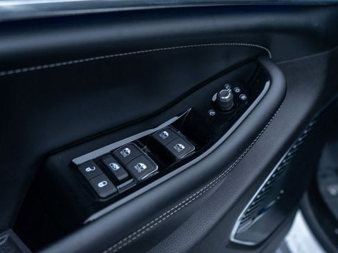 Used 2022 Jeep Grand Cherokee Overland w/ Adv Protech Group III image 15