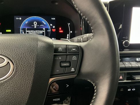 Used 2025 Toyota Camry SE FWD image 18