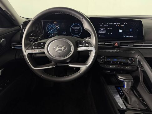 Used 2025 Hyundai Elantra Limited FWD image 13