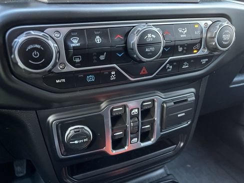 Used 2023 Jeep Wrangler Unlimited Sahara image 36