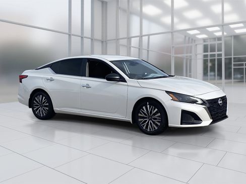 New 2025 Nissan Altima 2.5 SV image 8