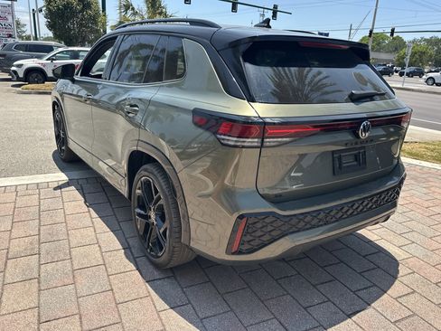 New 2026 Volkswagen Tiguan SE R-Line FWD image 8