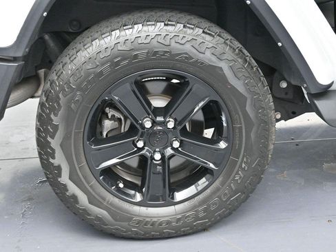 Used 2023 Jeep Wrangler Unlimited Sahara AWD/4WD image 35