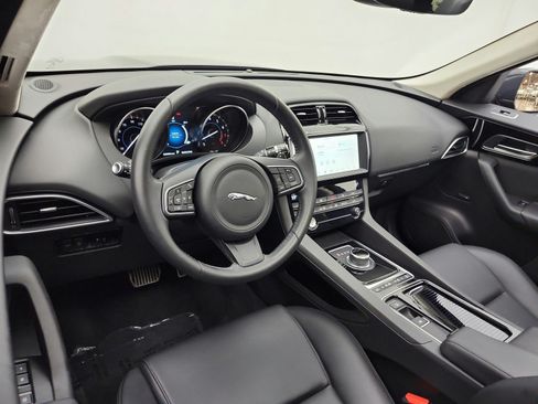Used 2019 Jaguar F-PACE Premium AWD/4WD image 14