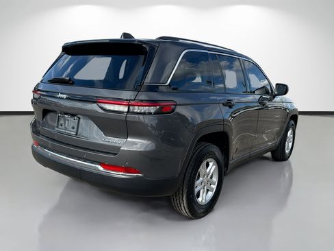 Used 2024 Jeep Grand Cherokee Laredo image 3