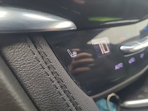 Used 2022 Cadillac XT6 Sport w/ Technology Package image 21