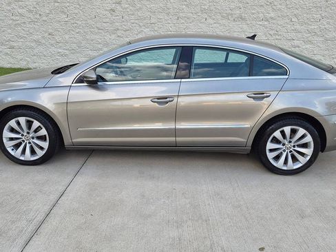 Used 2010 Volkswagen CC Sport FWD image 2