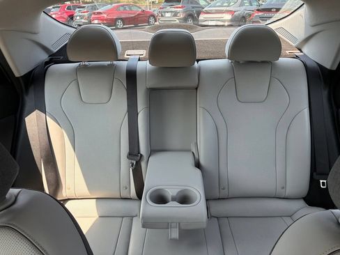 Used 2023 Hyundai Elantra Limited FWD image 14