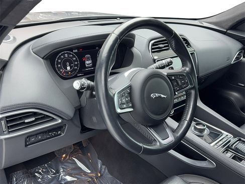 Used 2020 Jaguar F-PACE Prestige image 17