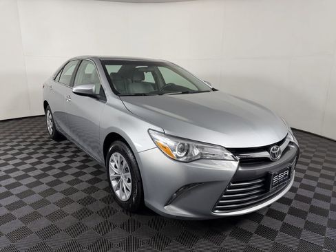 Used 2017 Toyota Camry LE FWD image 4