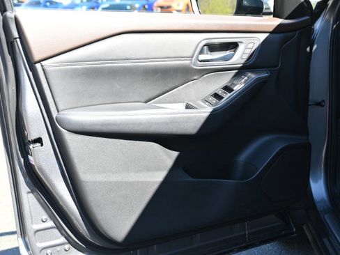 Used 2023 Nissan Rogue Platinum w/ Platinum Premium Package AWD/4WD image 23