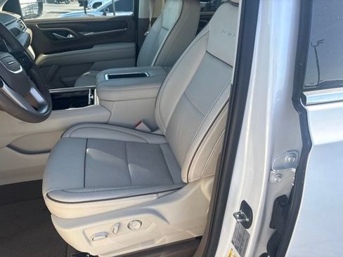 Used 2023 GMC Yukon XL Denali AWD/4WD image 6