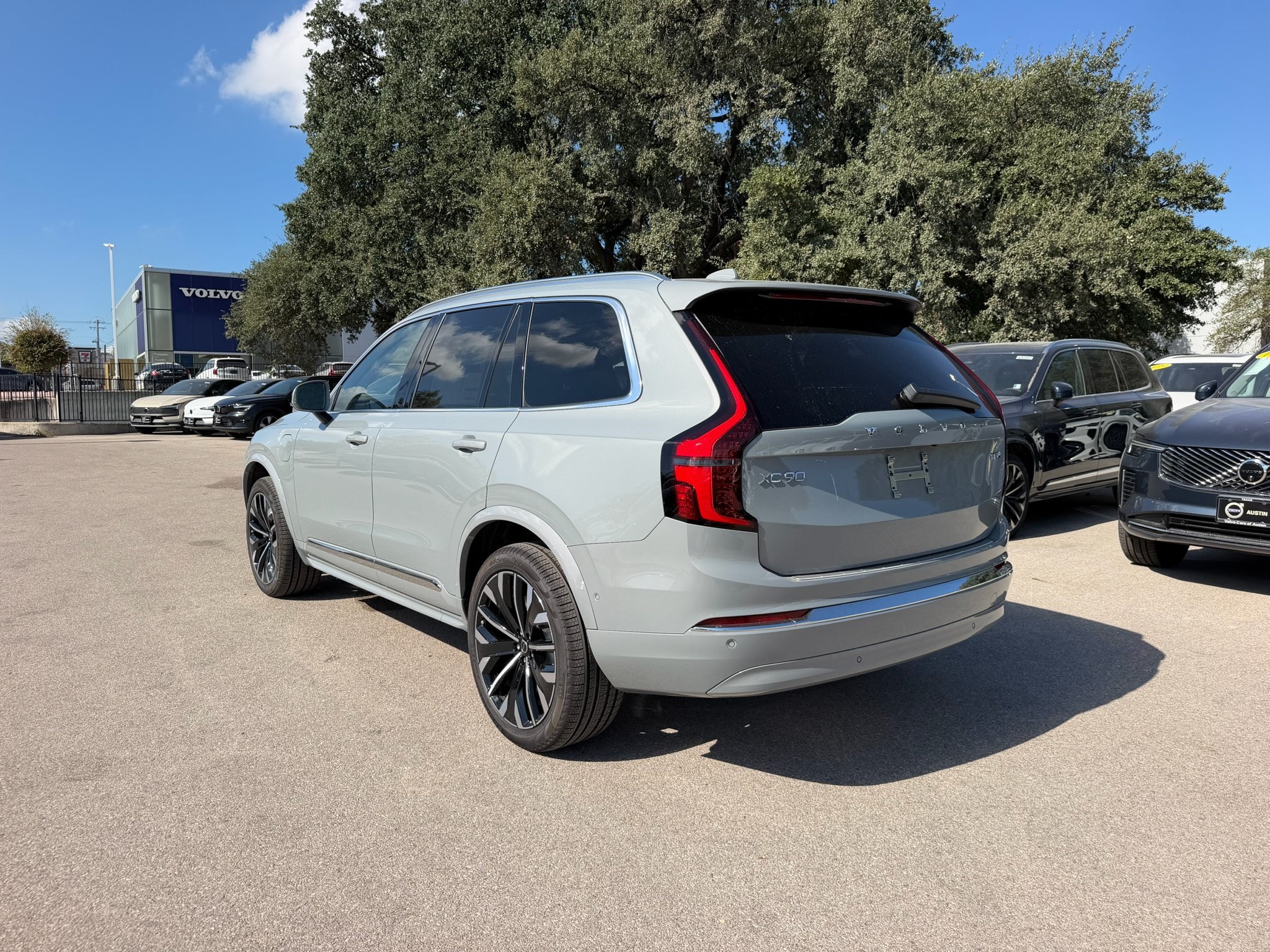 New 2027 Volvo XC90 T8 Plus AWD/4WD image 4