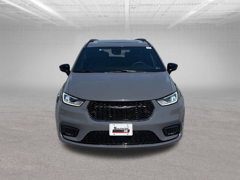 Used 2025 Chrysler Pacifica Limited FWD image 9