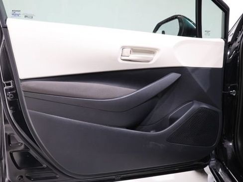 Used 2025 Toyota Corolla LE FWD image 18