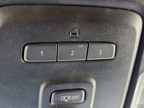 Used 2022 Chevrolet Suburban LT AWD/4WD image 9
