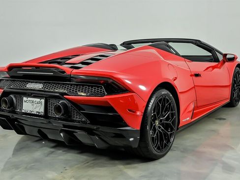 Used 2021 Lamborghini Huracan EVO RWD image 9