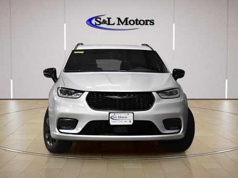 New 2026 Chrysler Pacifica Select w/ S Appearance Package AWD/4WD image 2