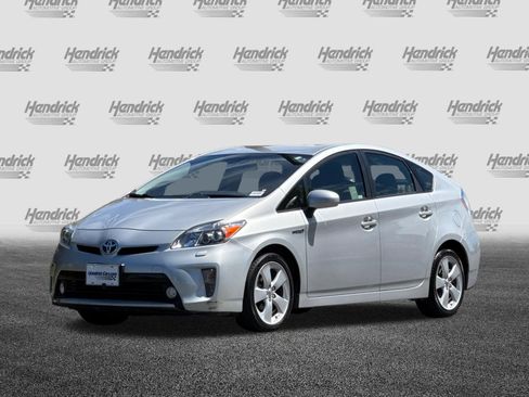 Used 2015 Toyota Prius Five FWD image 9