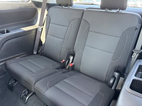 Certified 2023 GMC Acadia SLE w/ Driver Convenience Package image 30