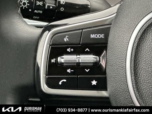 Used 2025 Kia Sorento SX image 16